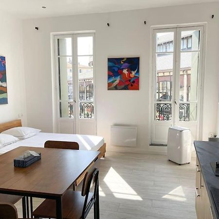 Vue Sur La Place Des Halles, Art Apparts Beziers Exterior photo