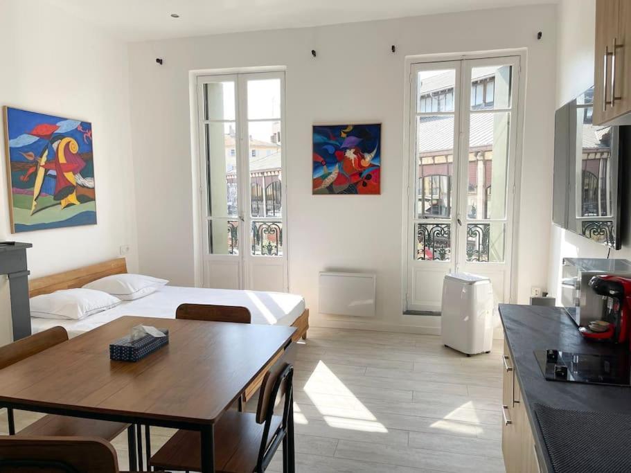 Vue Sur La Place Des Halles, Art Apparts Beziers Exterior photo