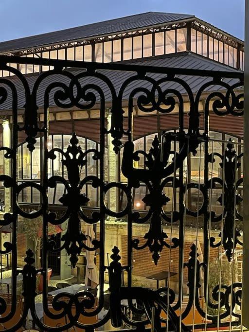 Vue Sur La Place Des Halles, Art Apparts Beziers Exterior photo