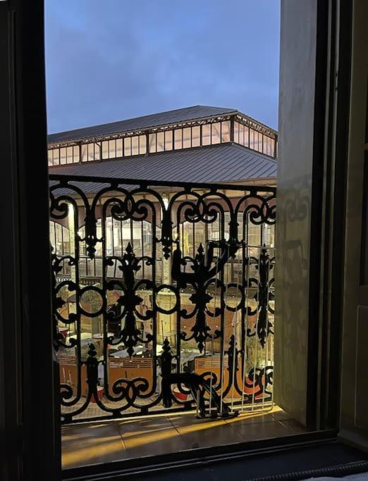 Vue Sur La Place Des Halles, Art Apparts Beziers Exterior photo